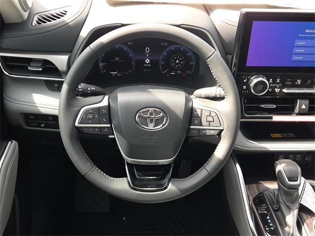 new 2025 Toyota Highlander car, priced at $52,415