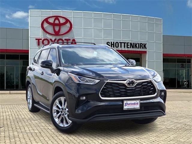 new 2025 Toyota Highlander car, priced at $52,415
