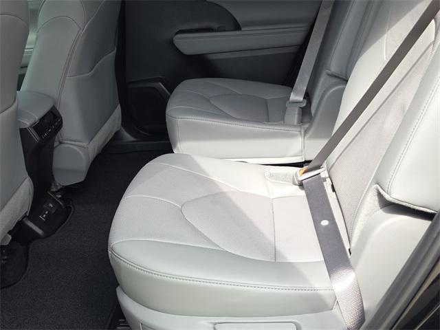 new 2025 Toyota Highlander car, priced at $52,415