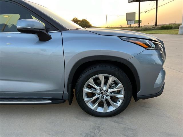 used 2022 Toyota Highlander car, priced at $31,545