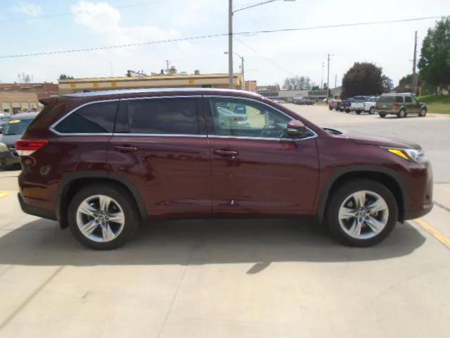 used 2019 Toyota Highlander car, priced at $32,995