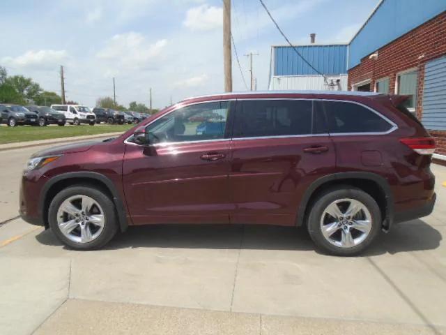 used 2019 Toyota Highlander car, priced at $32,995