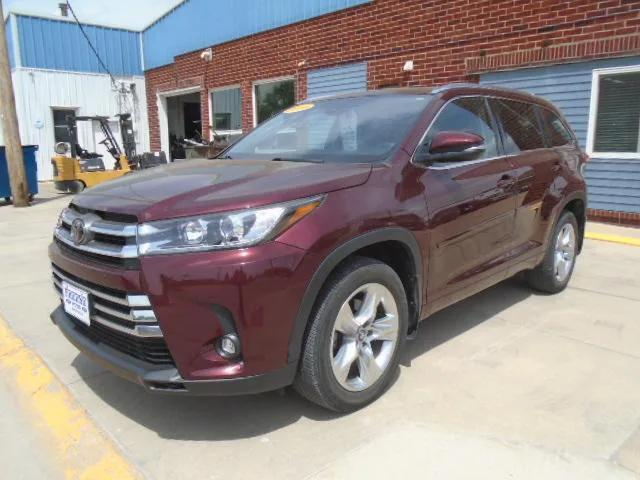 used 2019 Toyota Highlander car, priced at $32,995