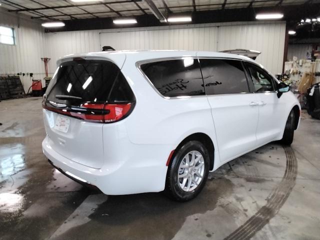 new 2025 Chrysler Pacifica car, priced at $42,985