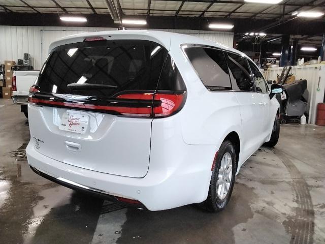 new 2025 Chrysler Pacifica car, priced at $42,985