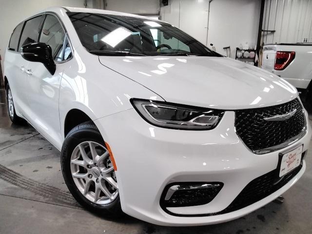 new 2025 Chrysler Pacifica car, priced at $42,985