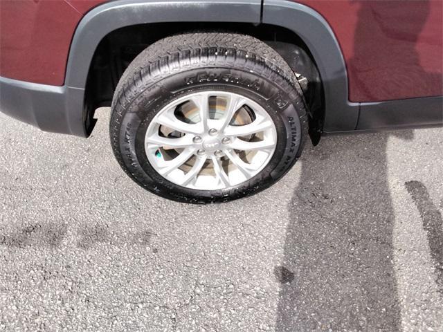 used 2019 Jeep Cherokee car, priced at $13,989