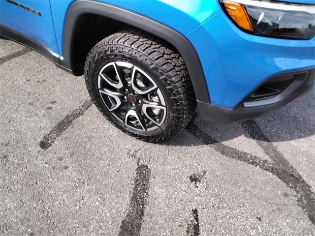 used 2025 Jeep Compass car, priced at $26,995
