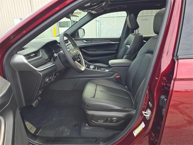 new 2025 Jeep Grand Cherokee car, priced at $49,400