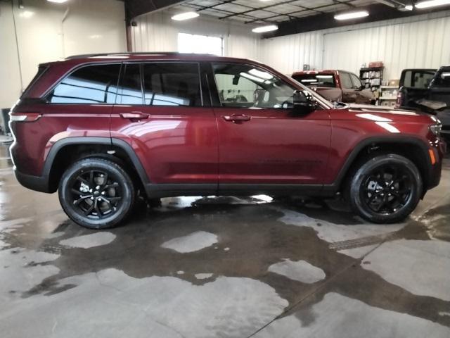 new 2025 Jeep Grand Cherokee car, priced at $45,769