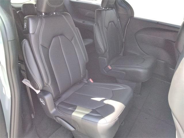 new 2025 Chrysler Pacifica car, priced at $44,445