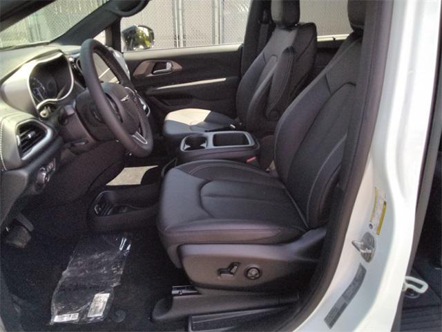 new 2025 Chrysler Pacifica car, priced at $44,445