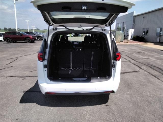 new 2025 Chrysler Pacifica car, priced at $44,445