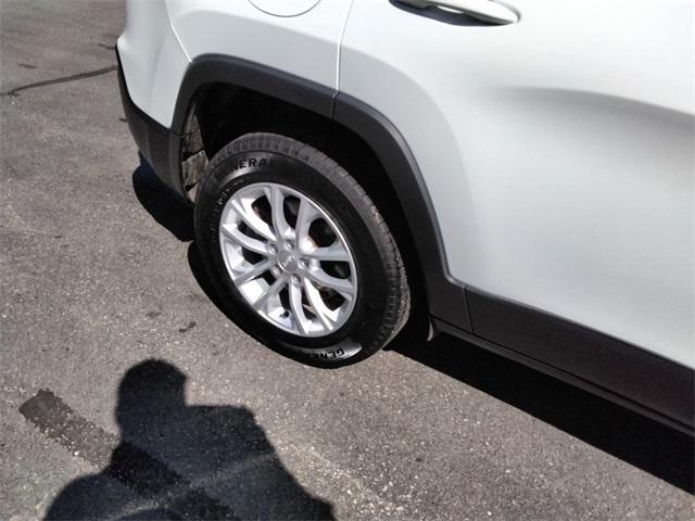 used 2022 Jeep Cherokee car, priced at $19,992