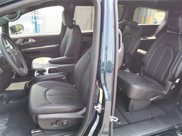 new 2025 Chrysler Pacifica car, priced at $47,935