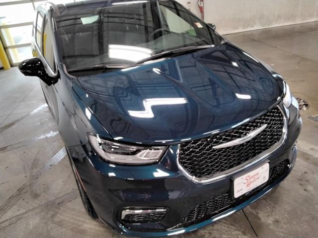 new 2025 Chrysler Pacifica car, priced at $49,215