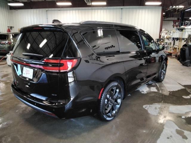 new 2024 Chrysler Pacifica car, priced at $48,095