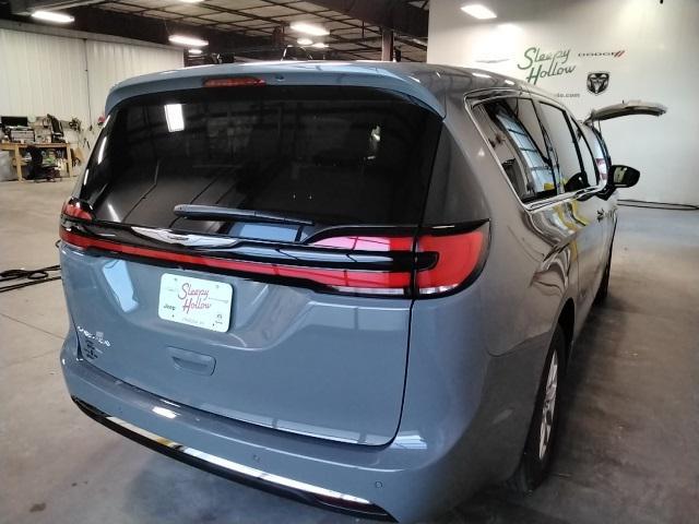 new 2025 Chrysler Pacifica car, priced at $42,985