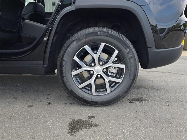 new 2025 Jeep Grand Cherokee car, priced at $47,000