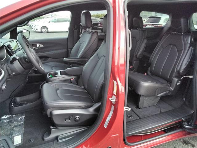 new 2026 Chrysler Pacifica car, priced at $46,956