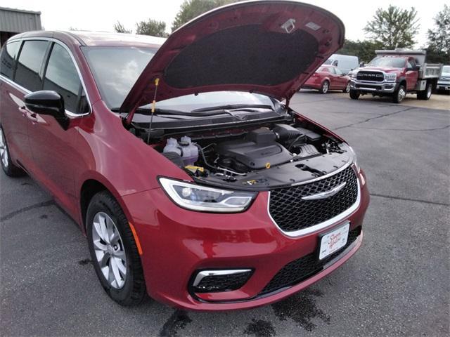 new 2026 Chrysler Pacifica car, priced at $46,956