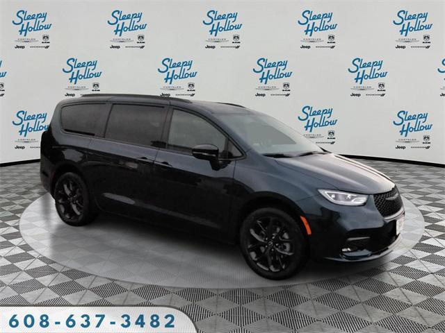 new 2025 Chrysler Pacifica car, priced at $54,589