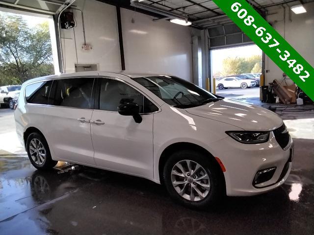 new 2025 Chrysler Pacifica car, priced at $46,193