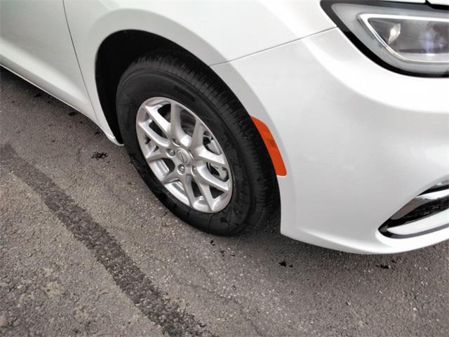 new 2025 Chrysler Pacifica car, priced at $44,445
