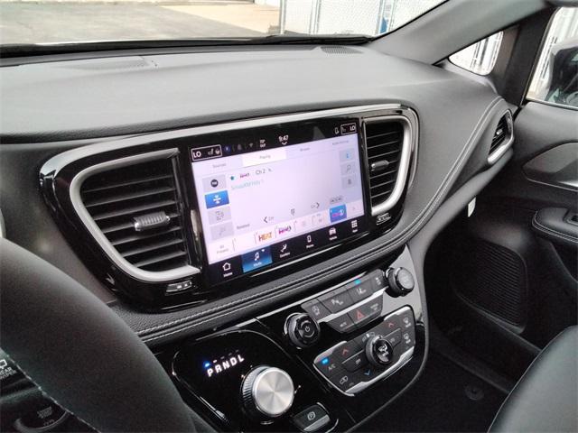 new 2025 Chrysler Pacifica car, priced at $44,445