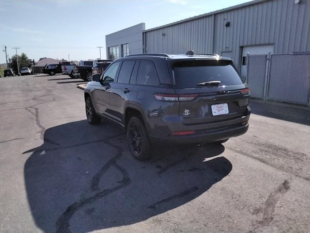 new 2025 Jeep Grand Cherokee car, priced at $46,000