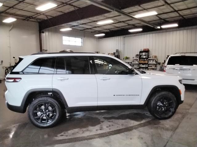 new 2025 Jeep Grand Cherokee car, priced at $43,985