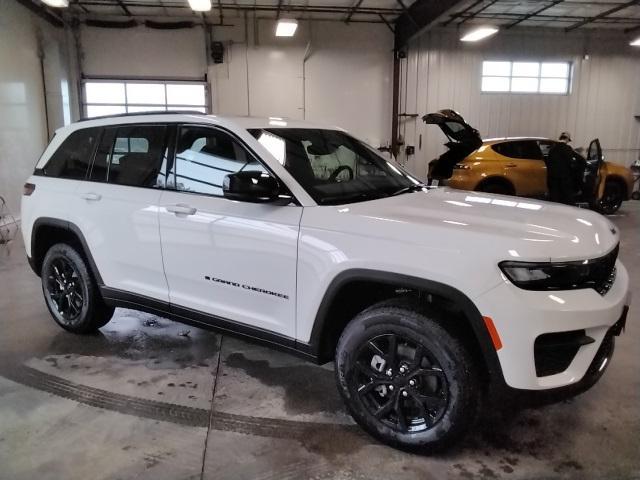 new 2025 Jeep Grand Cherokee car, priced at $43,985