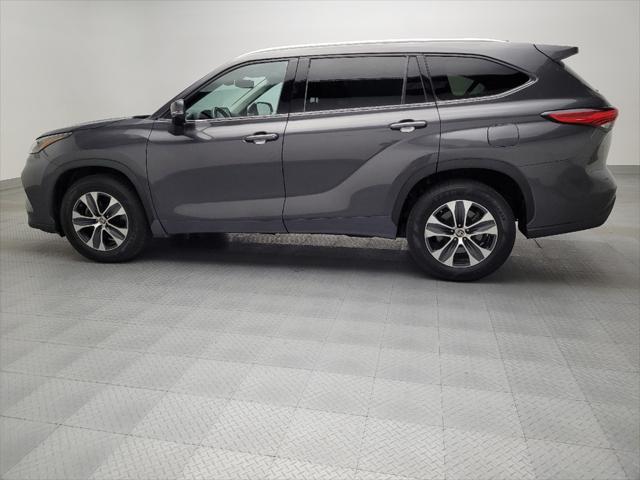 used 2020 Toyota Highlander car, priced at $26,895