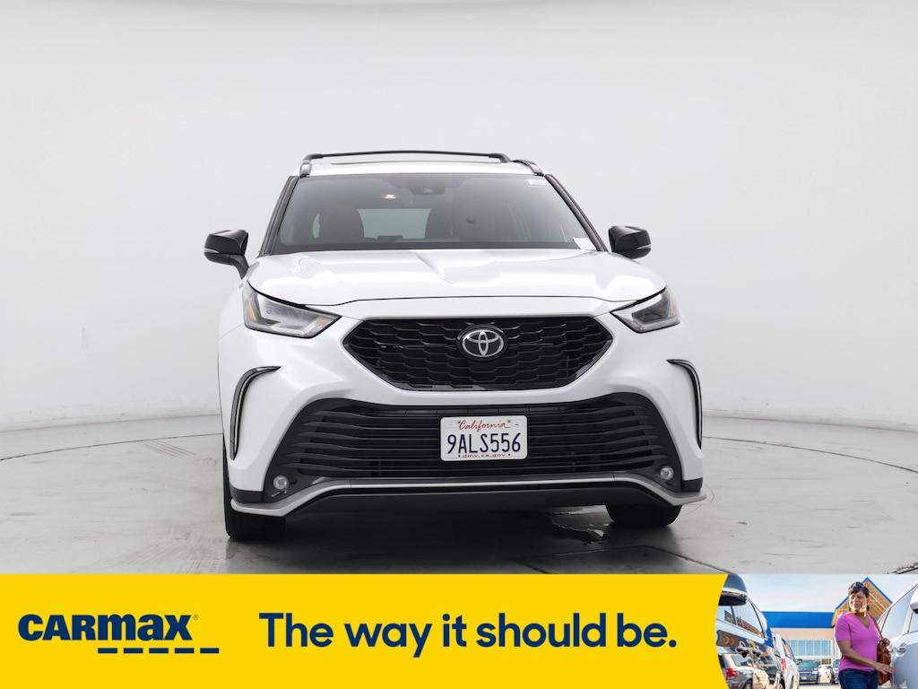 used 2022 Toyota Highlander car, priced at $42,998