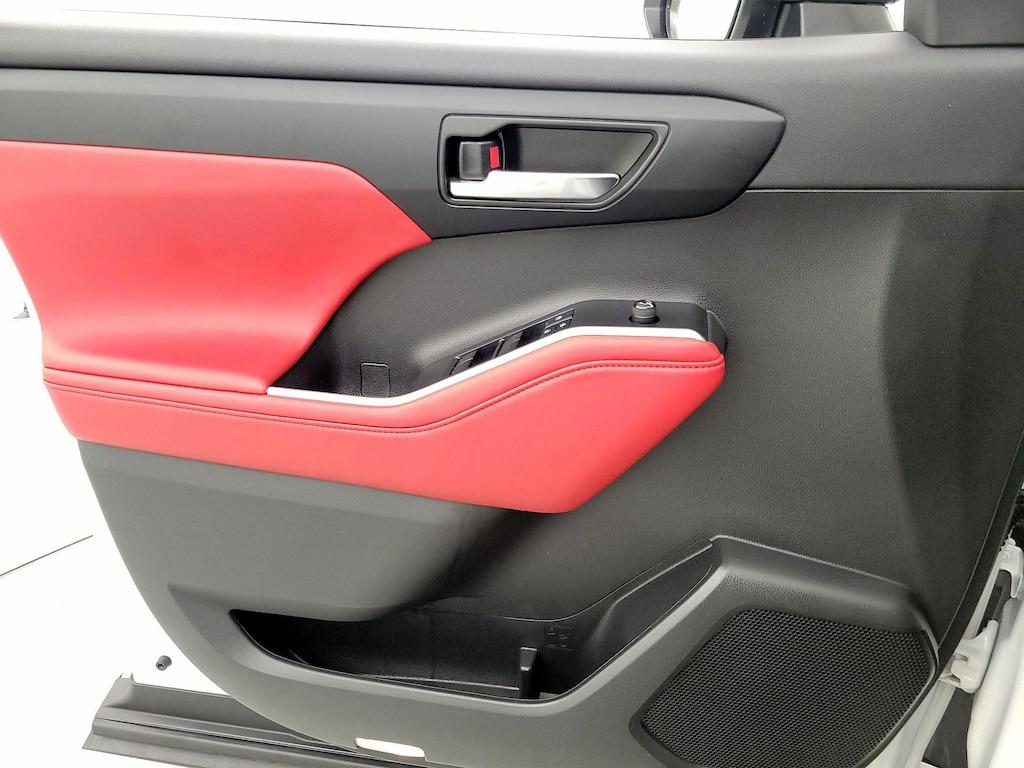used 2022 Toyota Highlander car, priced at $42,998