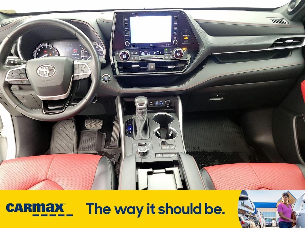 used 2022 Toyota Highlander car, priced at $42,998