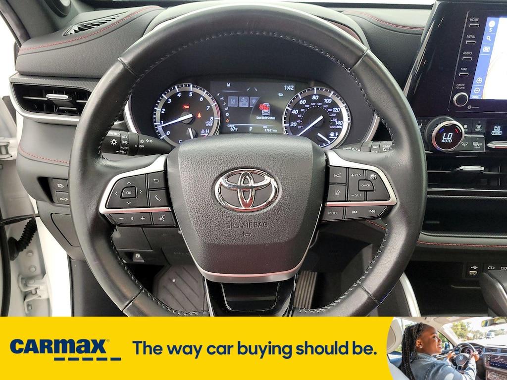 used 2022 Toyota Highlander car, priced at $42,998