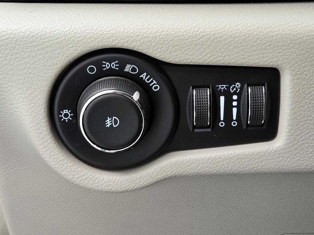 used 2021 Chrysler Pacifica car, priced at $26,998