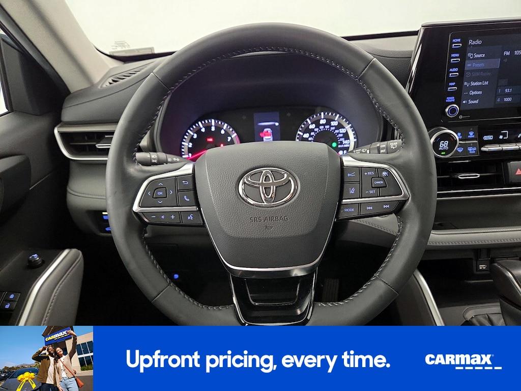 used 2021 Toyota Highlander car, priced at $31,998