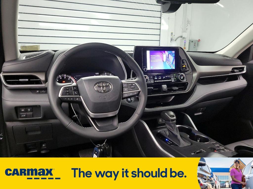 used 2023 Toyota Highlander car, priced at $37,998