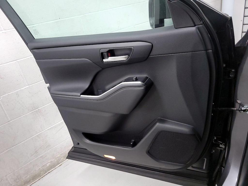 used 2023 Toyota Highlander car, priced at $37,998