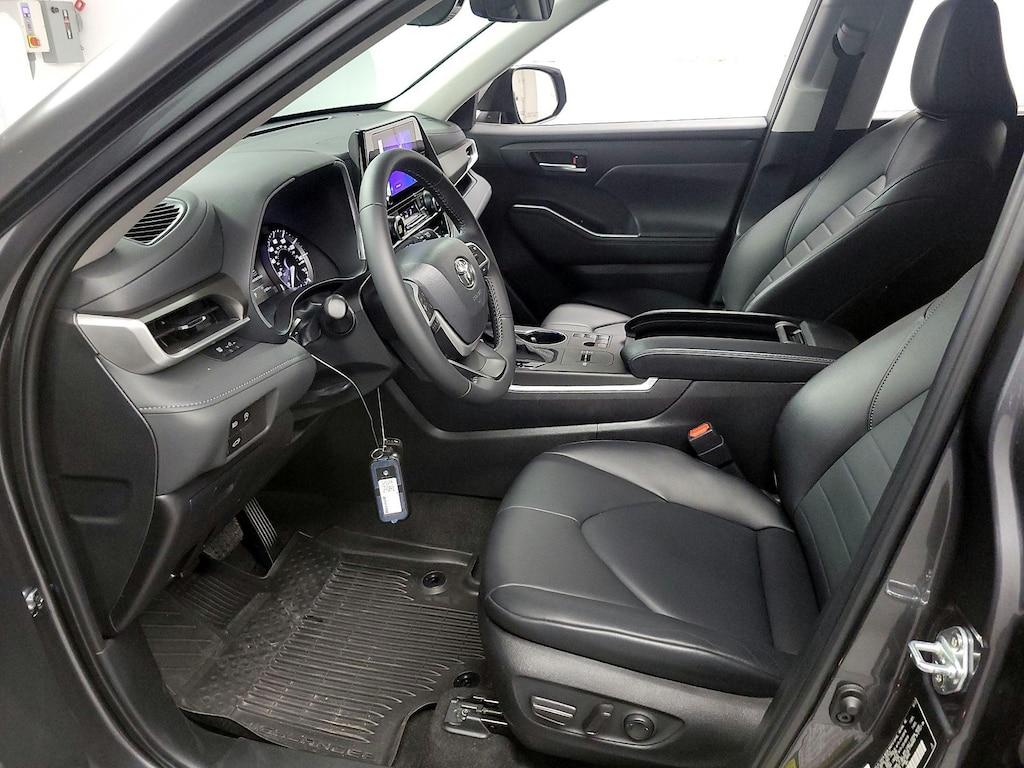 used 2023 Toyota Highlander car, priced at $37,998