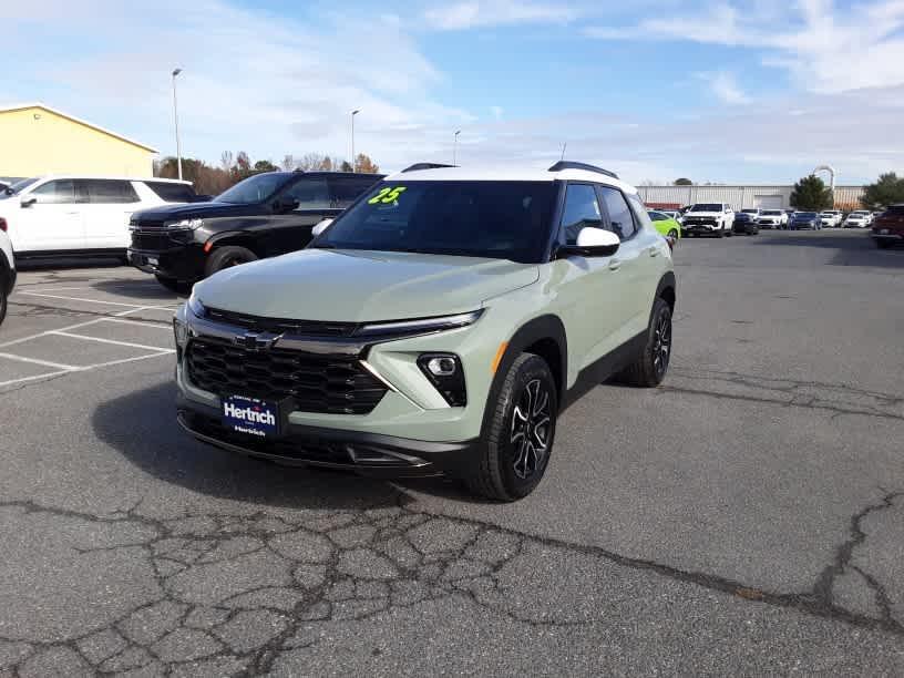 new 2025 Chevrolet TrailBlazer car, priced at $28,890