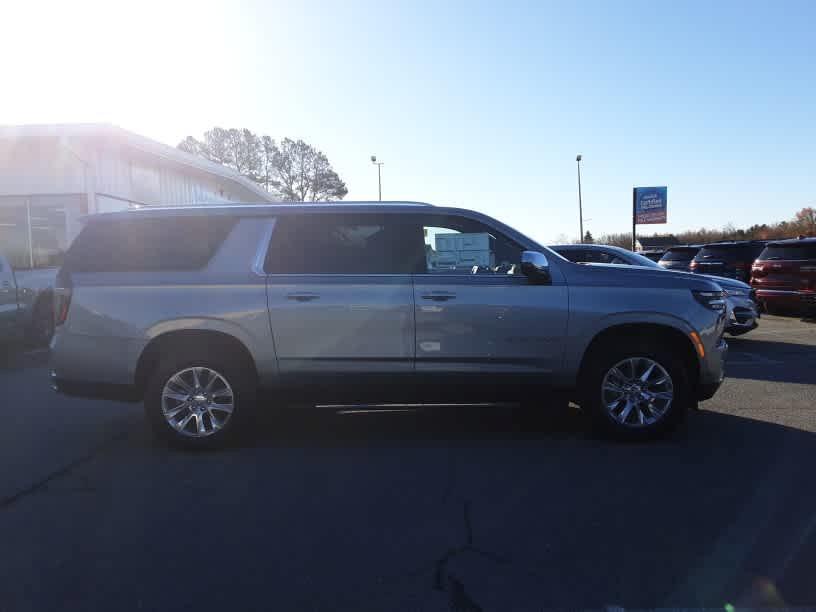 new 2025 Chevrolet Suburban car