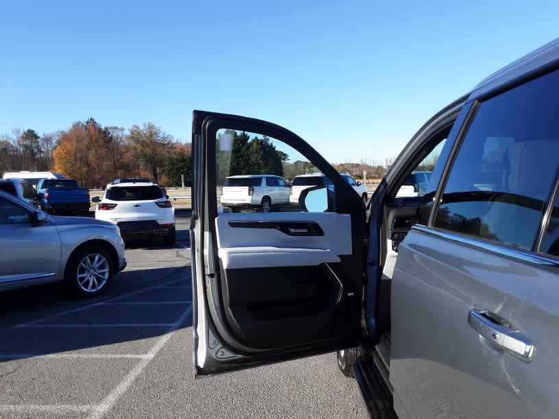 new 2025 Chevrolet Suburban car