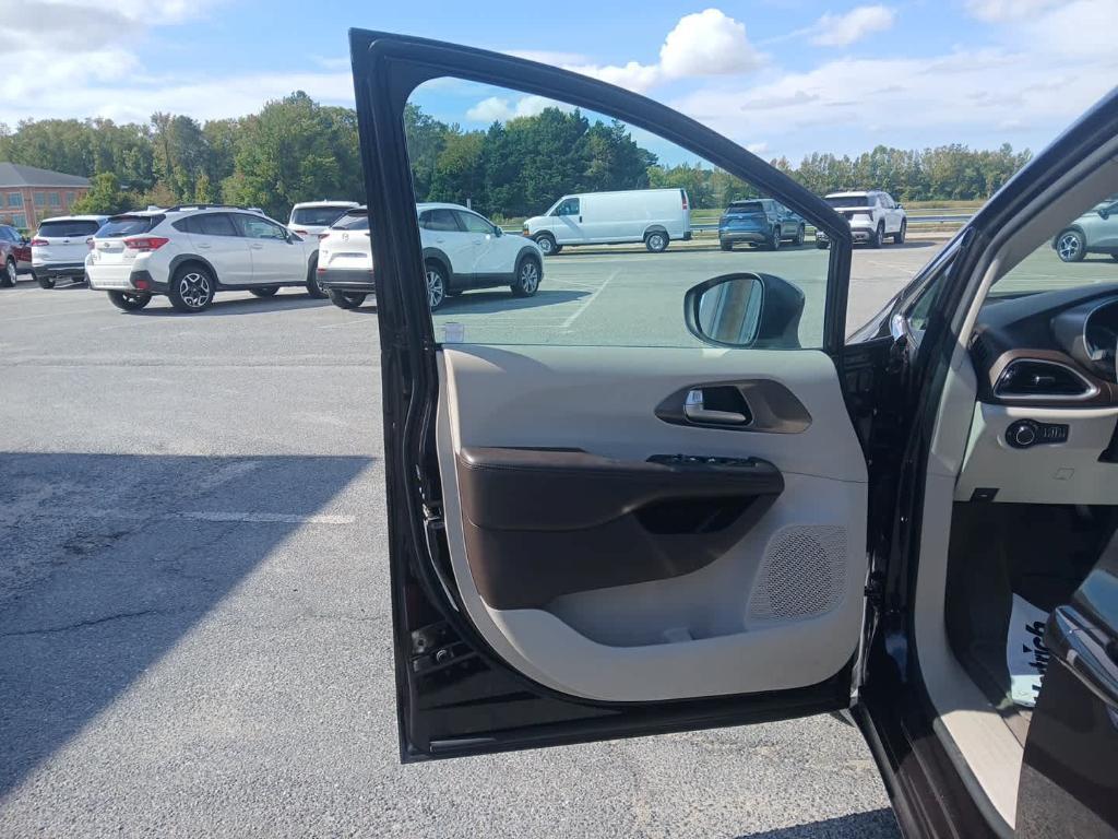 used 2017 Chrysler Pacifica car, priced at $12,900