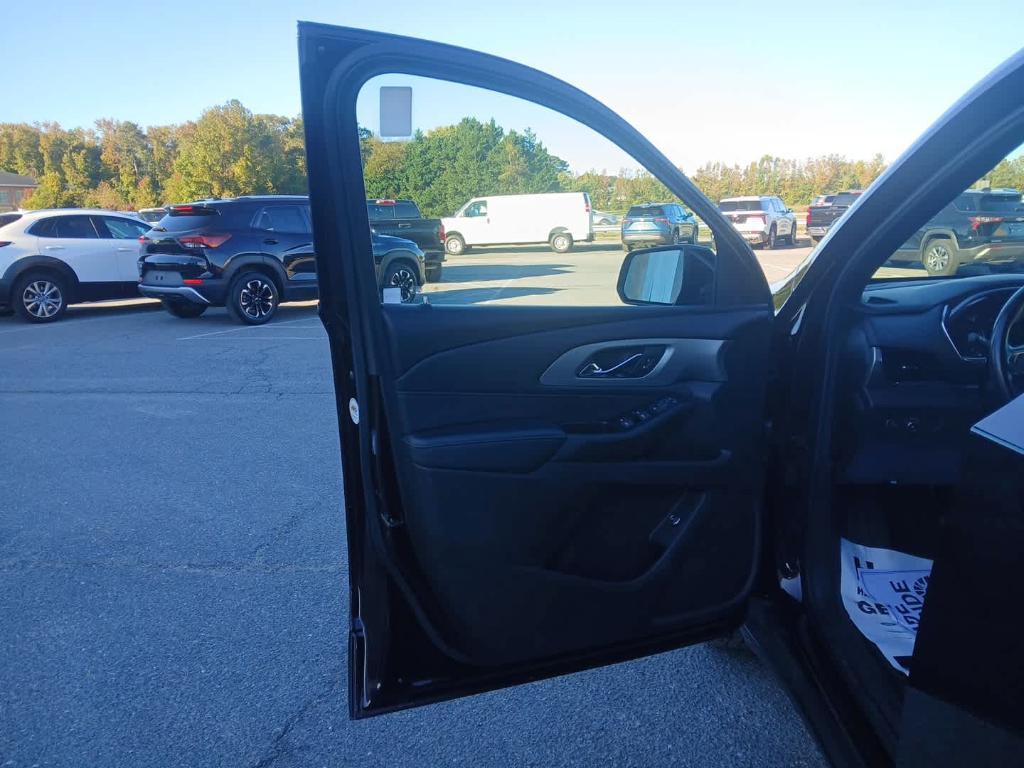 used 2022 Chevrolet Traverse car, priced at $31,400