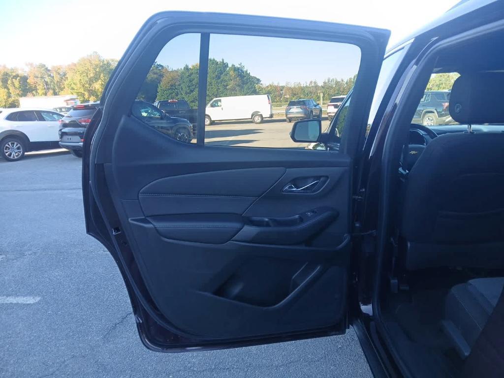 used 2022 Chevrolet Traverse car, priced at $31,400