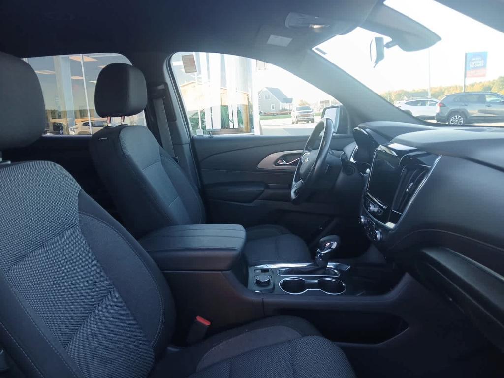 used 2022 Chevrolet Traverse car, priced at $31,400