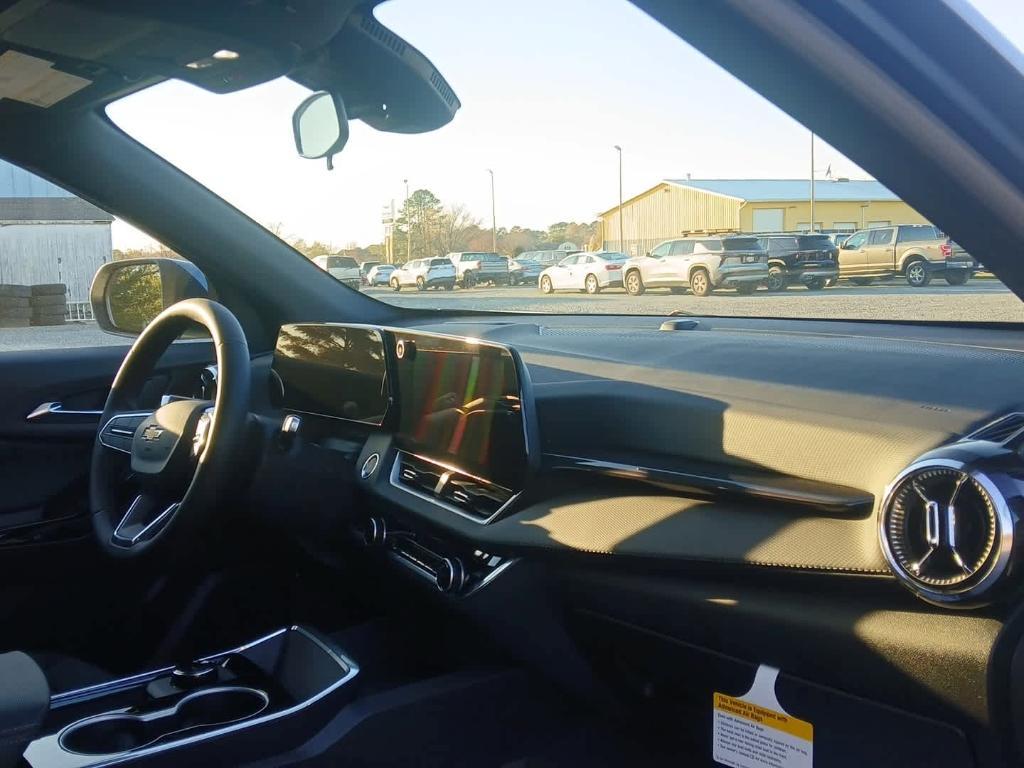 new 2026 Chevrolet Equinox car, priced at $30,495